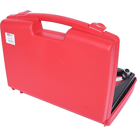 Roter Werkzeugkoffer, halb geöffnet, mit Werkzeug. Auf dem Deckel befindet sich ein Aufkleber.